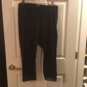 Torrid Capri leggings with lace trim at hem